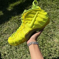Nike Air Foamposite Pro “Volt” Size 11 Men