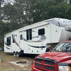 2011 41ft Alpine Camper