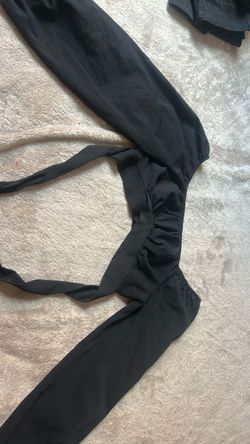Black off the shoulders cropped shirt size M