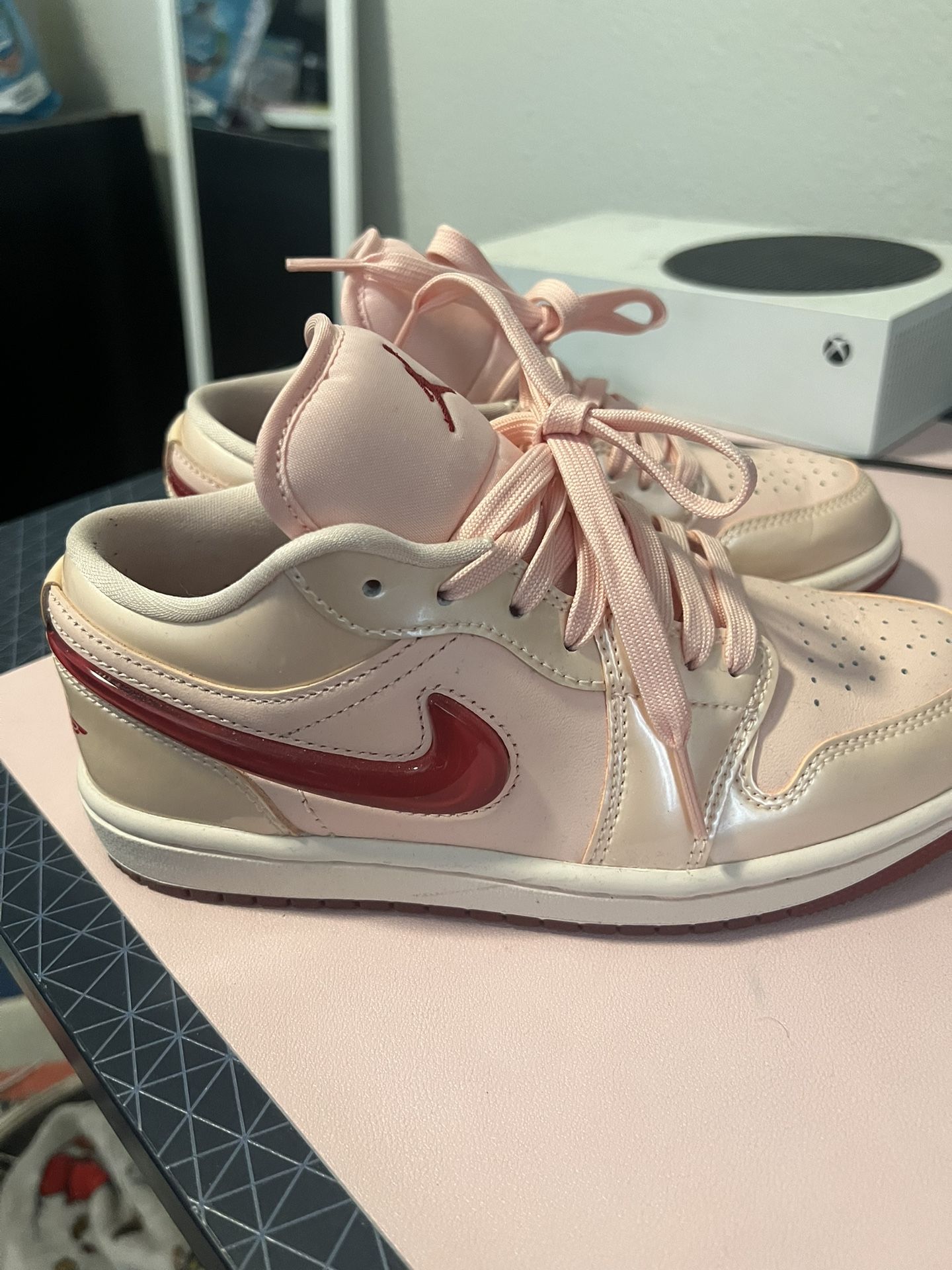 Jordan 1 Low Valentines