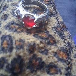 Womans ruby ring size9