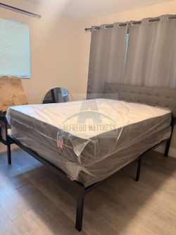 Queen mattress regular set with box spring ( 2pc brand new)