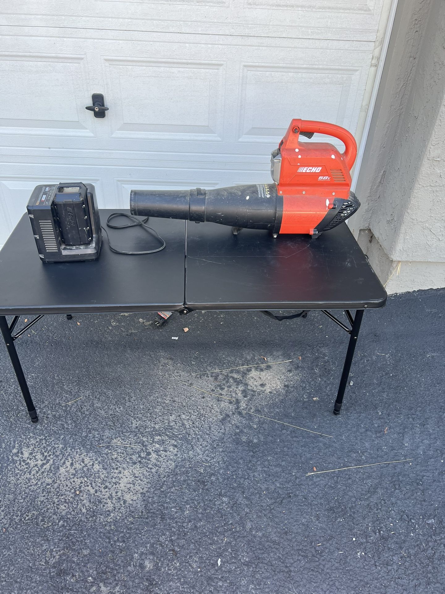 Echo 58v leaf blower. Works great Comes with charger and 2 batteries.
