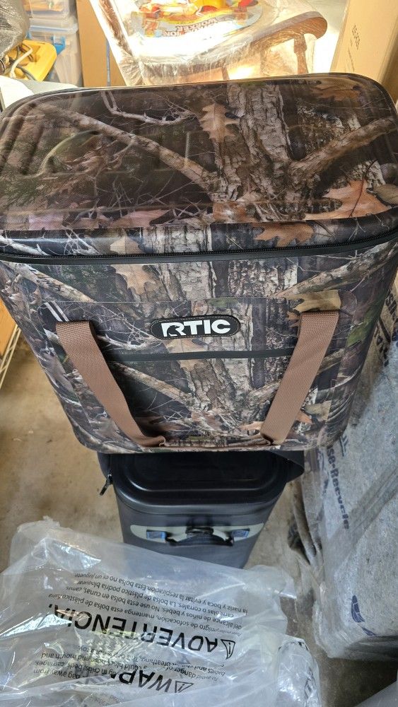 RTIC 40 Can Cooler