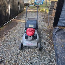 Honda Self Propell  Lawn Mower 