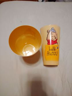 Winnie the Pooh set of 2 cups 32 OZ