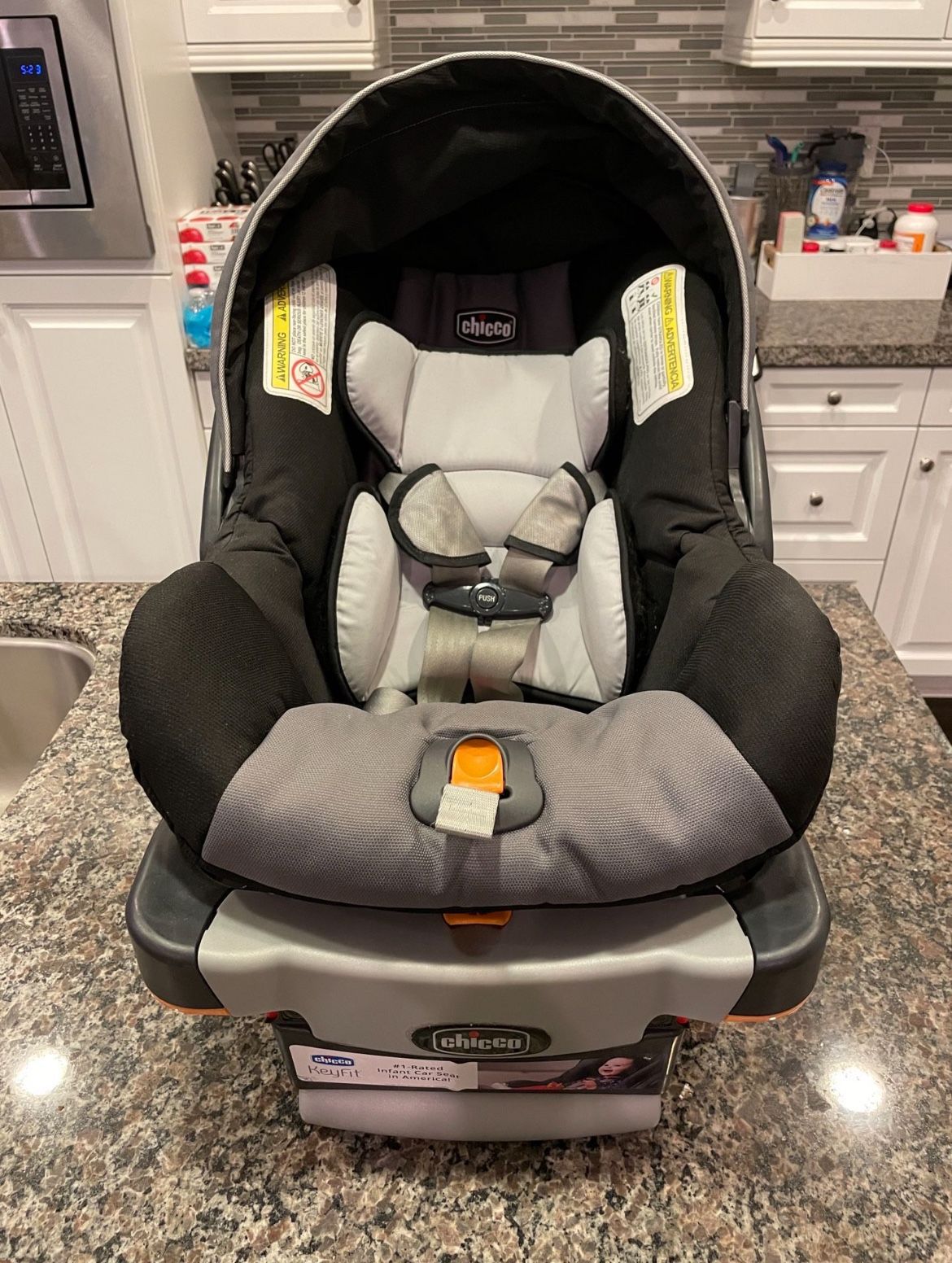 CHICCO KEYFIT30 CAR SEAT WITH BASE!