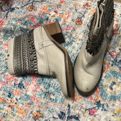 Carlos Santana Size 8 Beige Booties 