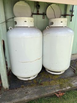 Pair of 120-Gallon (420lb) Vertical Propane Tanks – Ready for Service