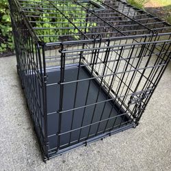 24x19x17” Dog Crate with Tray in great shape! Collapses flat easily!