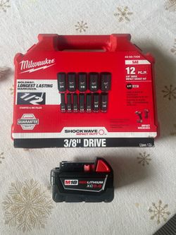 Milwaukee socket set and battery