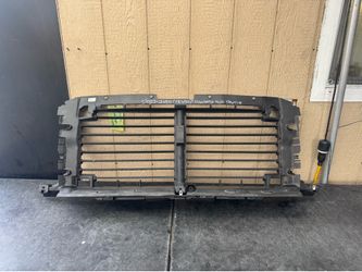 2022 2023 2024 CHEVROLET SILVERADO 1500 SHUTTER GRILLE OEM USED