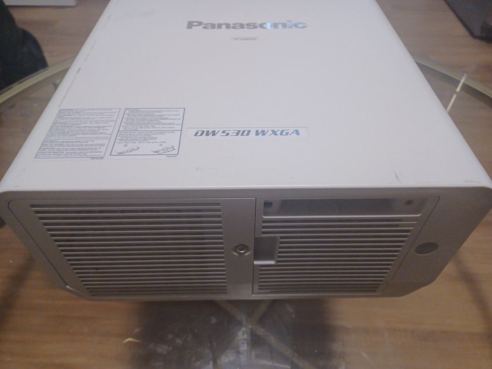 Panasonic DW 530 WXGA DLP PROJECTOR