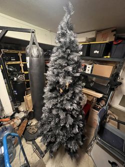 Black 7 Ft Tree