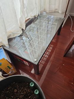 Glass coffee table in great condition