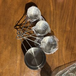Stainless steel measuring cup and tablespoons 