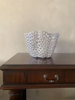HAND MADE CERAMIC WHITE BOWL BASKET