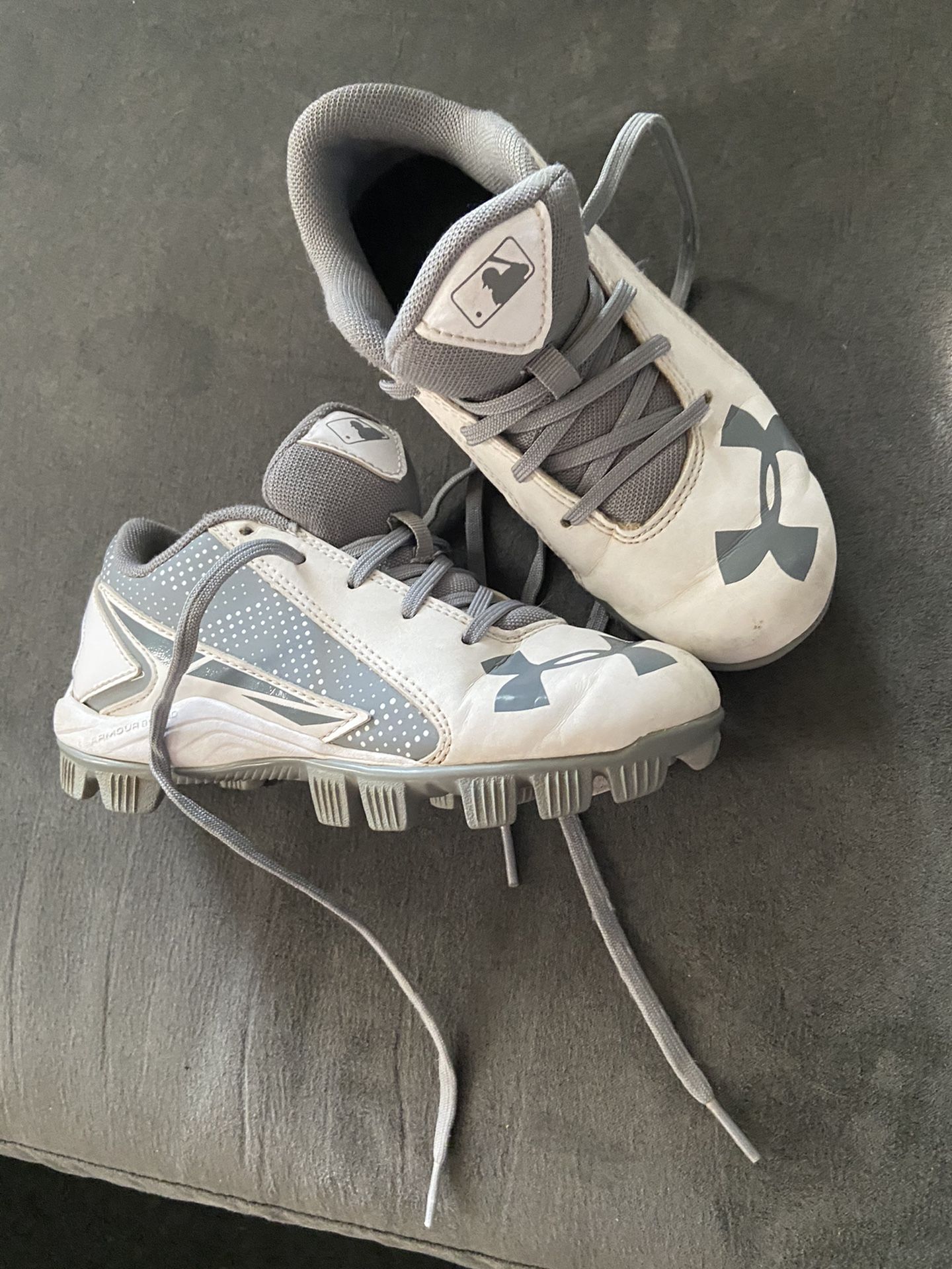 Baseball cleats