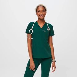 UCSF MISSION BAY - FIGS, Grey’s Anatomy, Skechers Petite Scrubs – Lightly Used