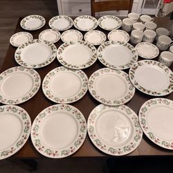 Christmas China Set 33 Pieces 