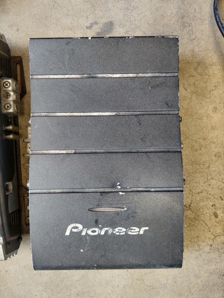 Car Amps (CHECK DESCRIPTION FOR PRICES)