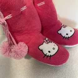 NEW HELLO KITTY HOT PINK WINTER LOUNGE BOOTS - SIZE MEDIUM