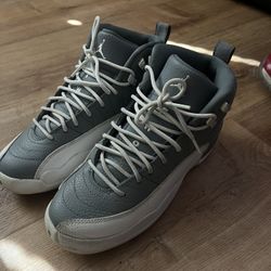 Air jordan 12 retro ‘stealth’ size 6y 