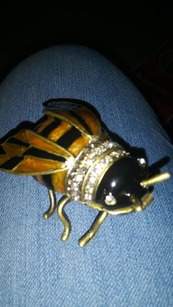 Jeweled bumble bee