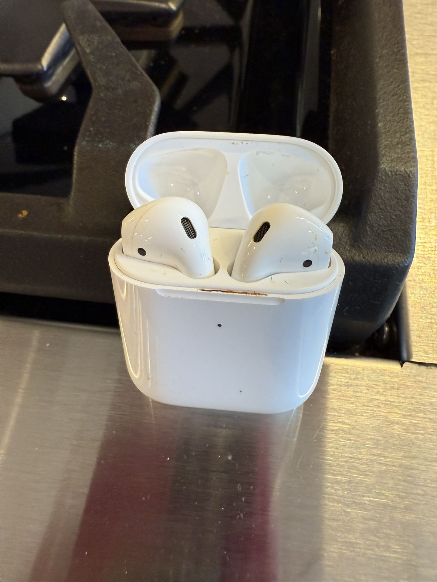 Apple AirPods 1st Generation In-Ear Headsets with Charging Case - White