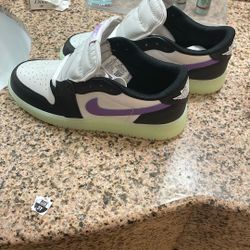 Nikes Y5