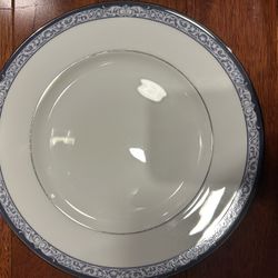 19 Lenox Dinner plates 