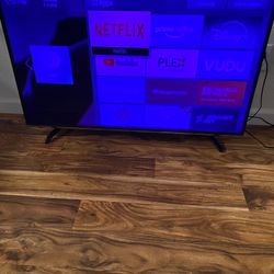 Hisense 43H7050D 4k 43" LED TV, Black. Blue Screen 