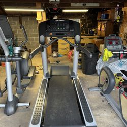 Life Fitness 95Ti Integrity Treadmill