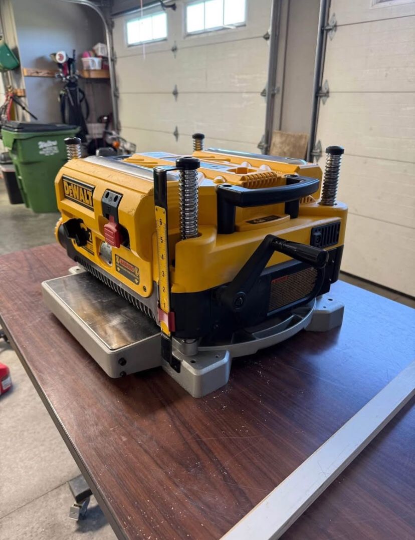 Dewalt Thickness Planer