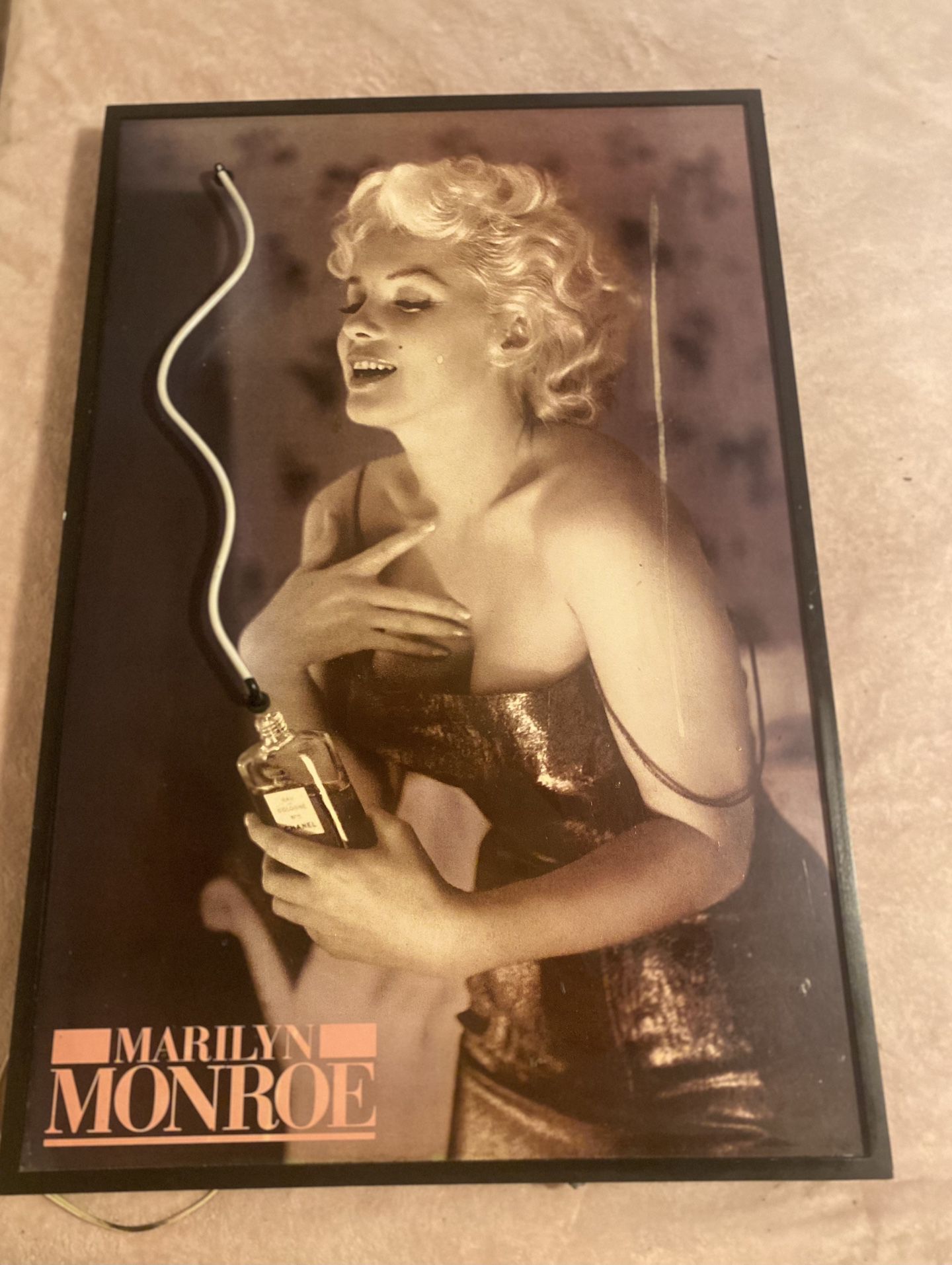 LED RARE Neon Light Marilyn Monroe Chanel #5 Wall Picture for Sale in  Oakland, CA - OfferUp