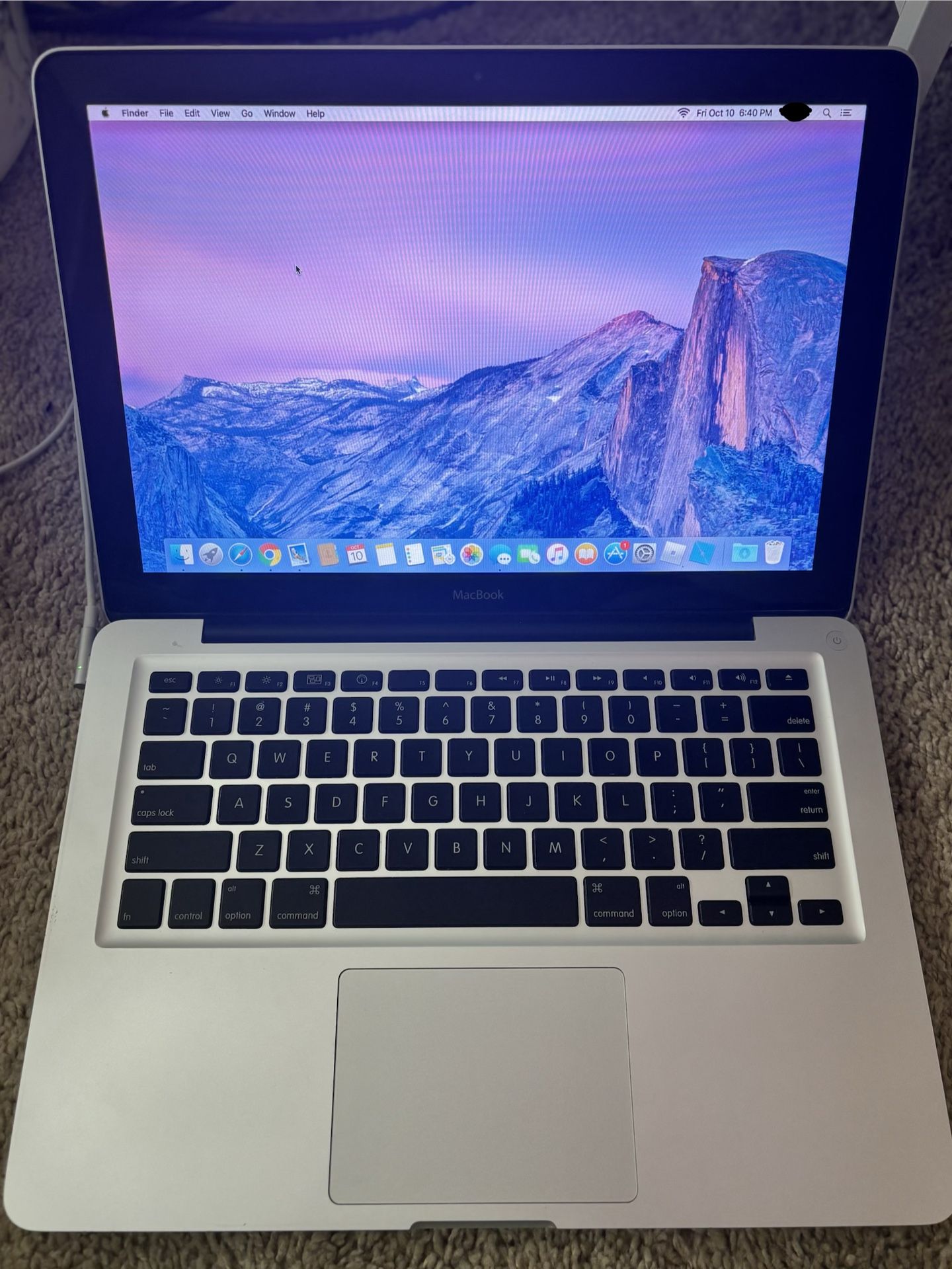 Apple MacBook "Core 2 Duo" 2.0 13" (Unibody)