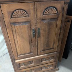 Wooden Armoire 5ftx3ftx2ft