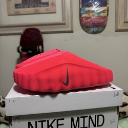 NIKE MIND 001 SLIDE SOLAR RED (MEN’S)