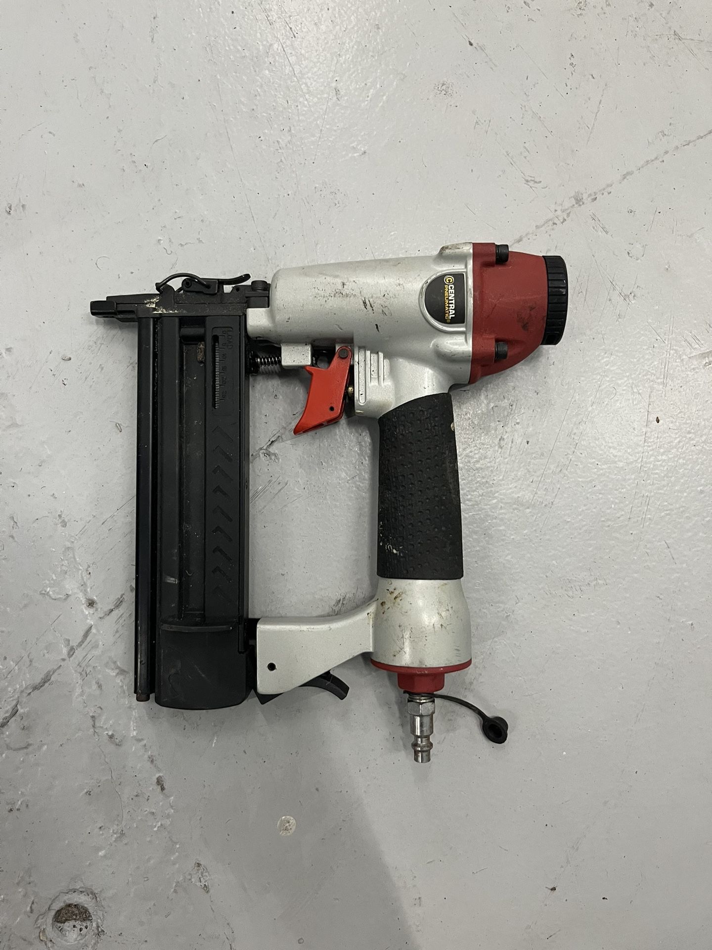 Central Pneumatic 18 Gauge 2-in-1 Air Nailer/Stapler