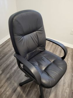 Black computer chair