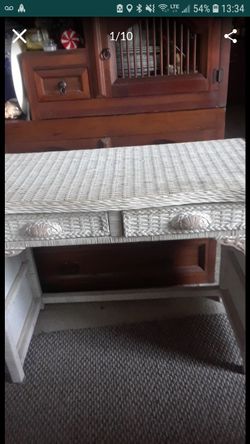 30" TALL X 39.5" WIDE X 20" DEPTH PIER 1 JAMAICA COLLECTION WHITE WICKER DESK IN GREAT CONDITION