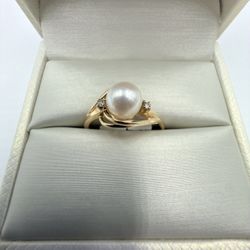 10KT YELLOW GOLD RING W/CENTER PEARL /SIZE 6.5 2.0GR 
