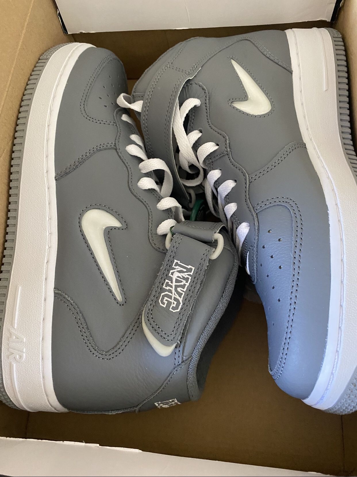 Nike Air Force 1 Mid “NYC” QS – Cool Grey/White – Size 8.5