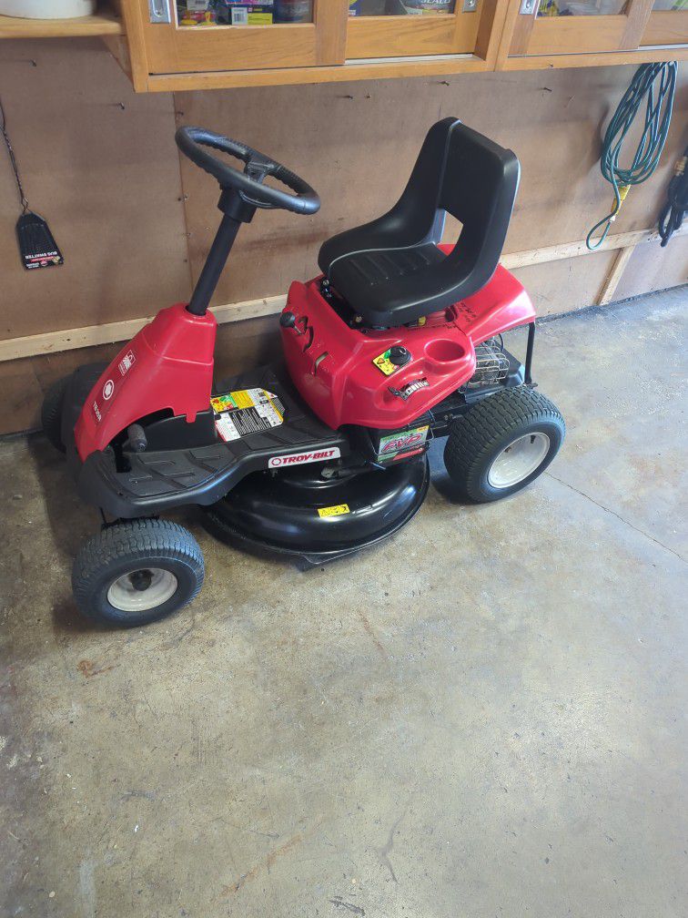 Troy-Bilt TB30R Lawn Mower Tractor 30 Inch Excellent Maintained