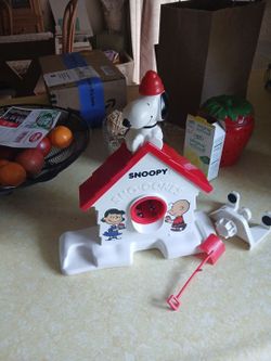 Snoopy snow cone maker