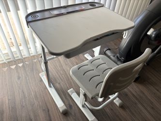Children’s desk-$25
