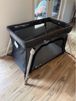 Guava (non-toxic) Lotus Travel Crib / Pack n play