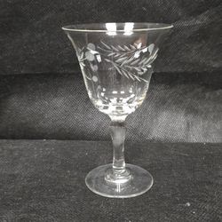 Set Of 4 Etched Crystal Cordial Or Sherry Glasses
