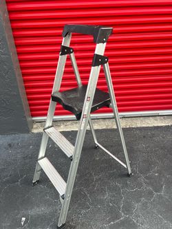 Aluminum lightweight 3 step Stool ladder