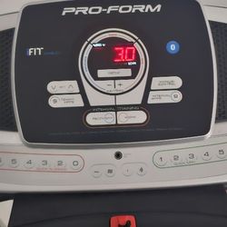 Proform treadmill in excellent working condition, large and fast with a capacity of 360 pounds